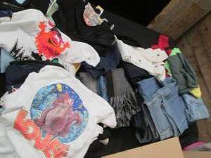 lot 288 image: Huge lot of womens wearable includ...