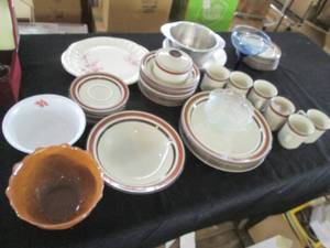 lot 291 image: Large lot of Stoneware plates, fine...