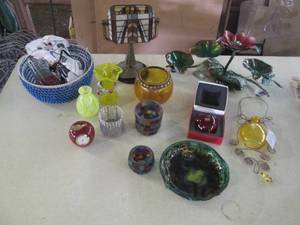 lot 152 image: Tiffany STYLE heavy Stained glass c...