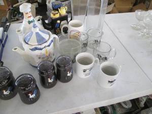 lot 157 image: Rooster themed labeled shakers, tea...