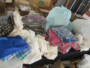 lot 158 image: Afghan, comforter, throw blanket, e...