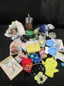 lot 170 image: Pet accessories and supplies...