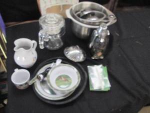 lot 173 image: Stainless steel Mixing bowls, coffe...