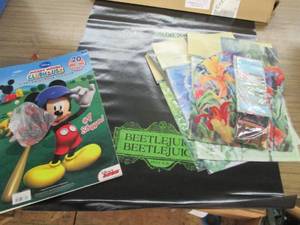 lot 176 image: Garden flags, double sided promotio...