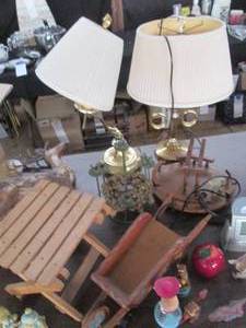lot 178 image: Mismatched brass tone desk lamps, w...