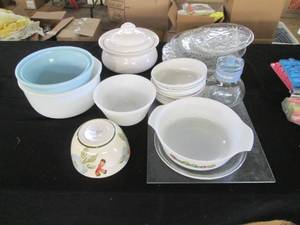 lot 181 image: Fire King bakeware, glass serving t...