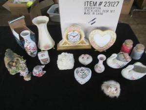 lot 192 image: Floral desk set with a variety of h...