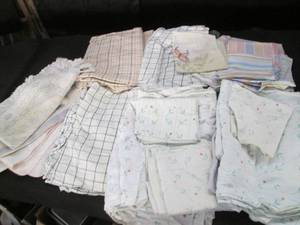 lot 302 image: Assorted Bex linens, pillow cases a...