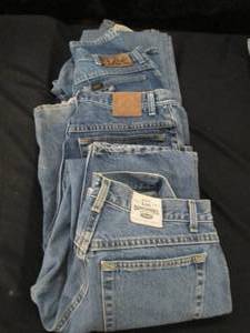 lot 306 image: Lot of (4) mens Lee and Lee Dungar...