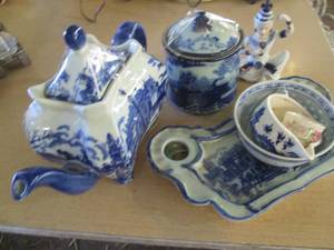 lot 341 image: Vintage Blue and White Ironstone gl...