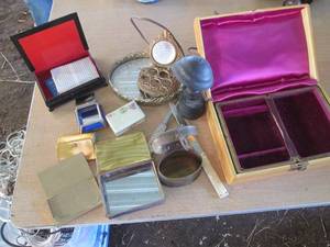 lot 342 image: Vintage Wood jewelry box, trinket b...