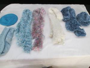lot 320 image: Lot of colorful soft material hand ...