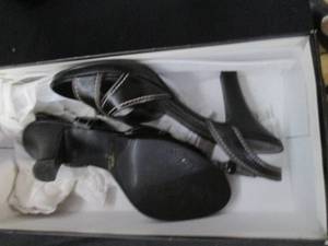 lot 322 image: Womens size 8 Apostrophe black sli...
