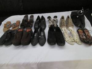 lot 325 image: Lot of assorted womens size 8-9 Co...