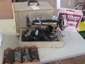 lot 118 image: Vintage Singer sewing machine with ...
