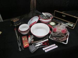 lot 141 image: Vintage Red and white plaid Enamelw...