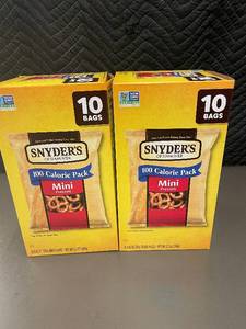 lot 44 image: Snyders of Hanover 100 Calorie Mini Pretzels 10 Pack