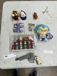 lot 139 image: TOY & SOUVENIRS