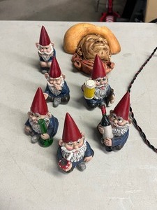 lot 153 image: FIGURINES