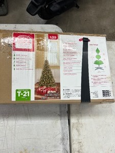 lot 156 image: 6.5FT PRE LIT CHRISTMAS TREE