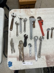 lot 177 image: TABLE FULL OF ADJUSTABLE, PIPE WRENCH, & VISE GRIPS