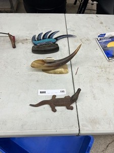 lot 189 image: VARIOUS ITEMS