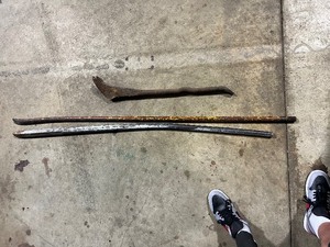 lot 195 image: 3 HEAVY DUTY PRY BARS