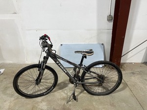 lot 196 image: TREK 3 SERIES 13 MOUNTAIN BIKE