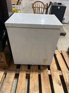 lot 199 image: FRIGIDAIRE CHEST FREEZER