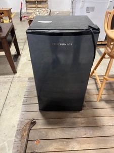 lot 200 image: TROTRONICS MINI FRIDGE