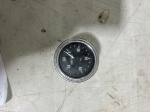 lot 222 image: OIL PRESSURE GAUGE