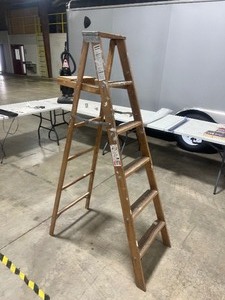 lot 227 image: 6 FT LADDER
