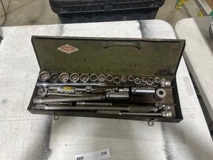 lot 238 image: 12 SOCKET SET