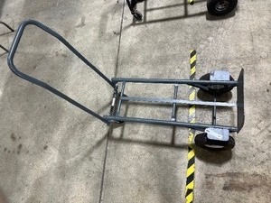 lot 263 image: 2 WHEEL DOLLY  4 WHEEL CART