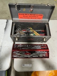 lot 272 image: CRAFTSMAN TOOLBOX FULL OF TOOLS