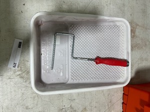 lot 279 image: PAINTROLLER W TRAY & LINER