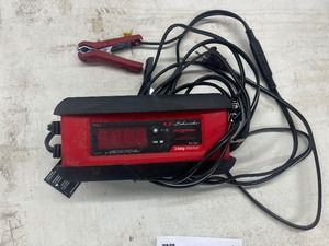 lot 47 image: SCHUMACHER 3 AMP MAINTAIN CHARGER