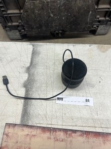 lot 88 image: BLUETOOTH SPEAKER