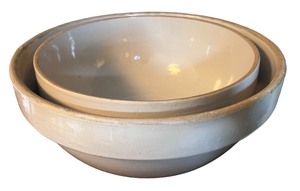 lot 17 image: Red Wing Union Stoneware Mixing Bowl Set