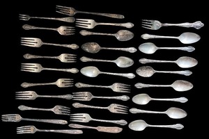 lot 114 image: Set of 30 Vintage Silver-Plated Forks and Spoons