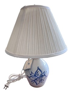 lot 75 image: Red Wing Pottery Table Lamp with Floral Design