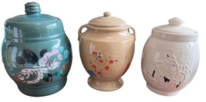 lot 101 image: Set of 3 Decorative Ceramic Lidded Jars with Floral Designs