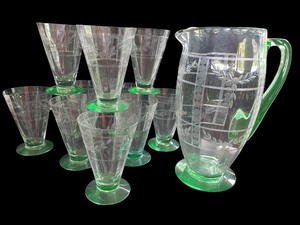 lot 107 image: Vintage Glass Serving Set with Green Handles - Pitcher and 8 Glasses