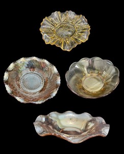 lot 118 image: Set of 4 Vintage Carnival Glass Bowls