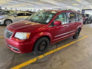 lot 4 image: 2013 Chrysler Town & Country Touring