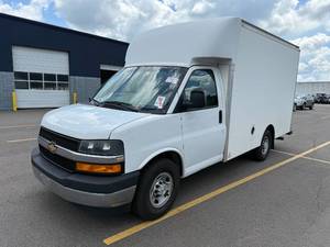 lot 13 image: 2018 Chevrolet Express 3500 Cargo Van