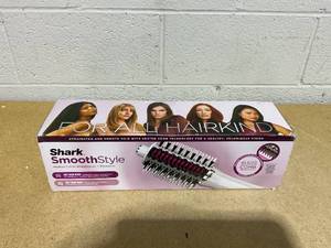 lot 115 image: Shark SmoothStyle Heated Comb and Blow Dryer Brush - HT202