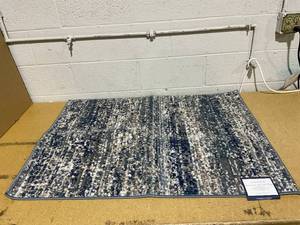 lot 133 image: Charter Club Gossamer Accent Rug, 31.5 X 42 Blue and White