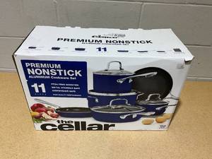 lot 226 image: 8PCS The Cellar Nonstick Aluminum Cookware Set