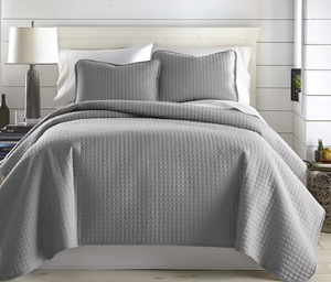 lot 122 image: Southshore Fine Linens Oversized Lightweight 3-Pc. Quilt Set Gray FullQueen